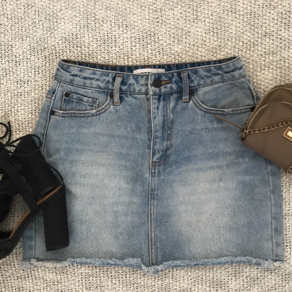 KITTENISH PERFECT DENIM MINI SKIRT SIZE SMALL